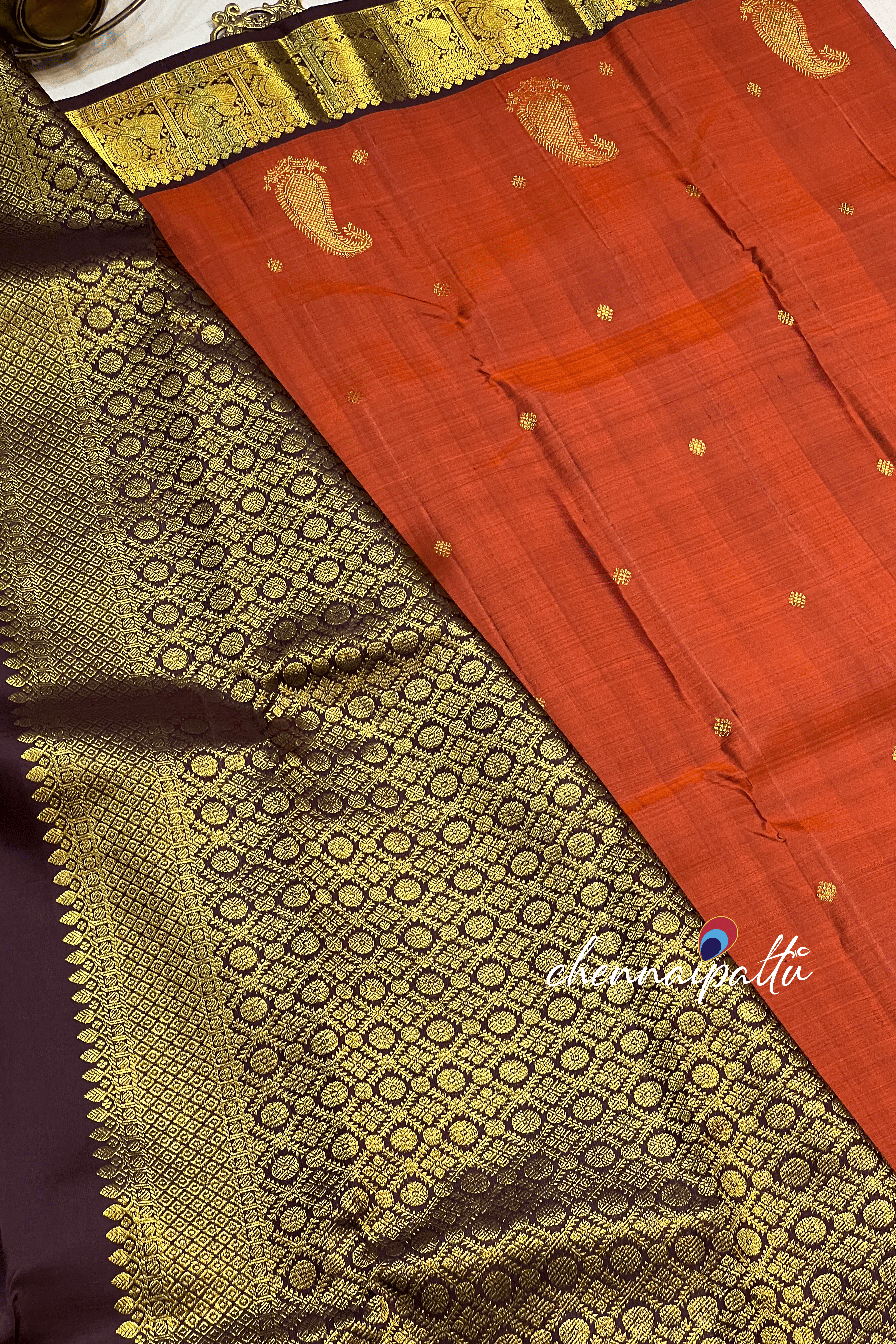 Vinusha : Kanchipuram Soft Silk Saree - A Cascade of Timeless Grace with Contrast Blouse Piece