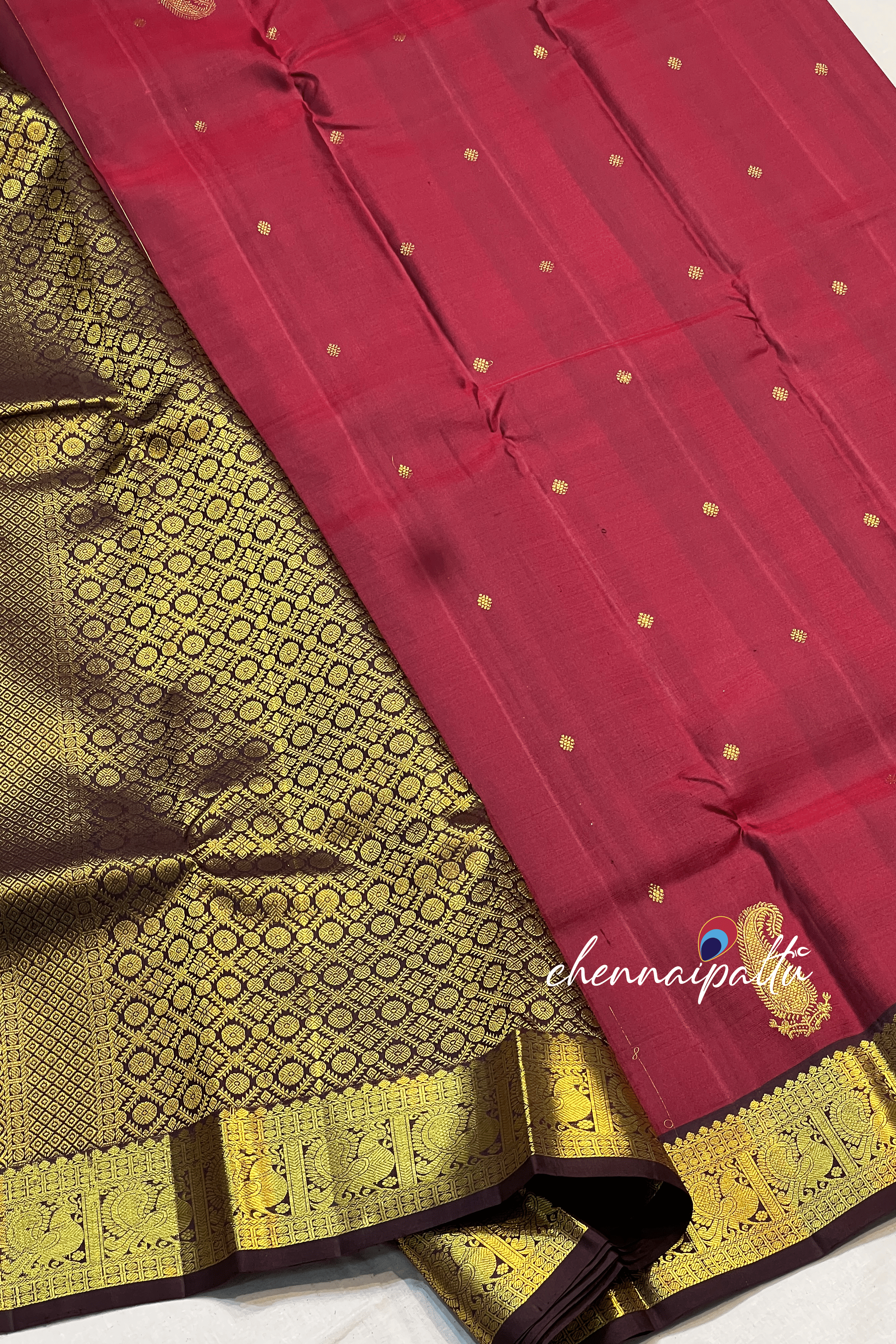 Vinusha : Kanchipuram Soft Silk Saree - A Cascade of Timeless Grace with Contrast Blouse Piece