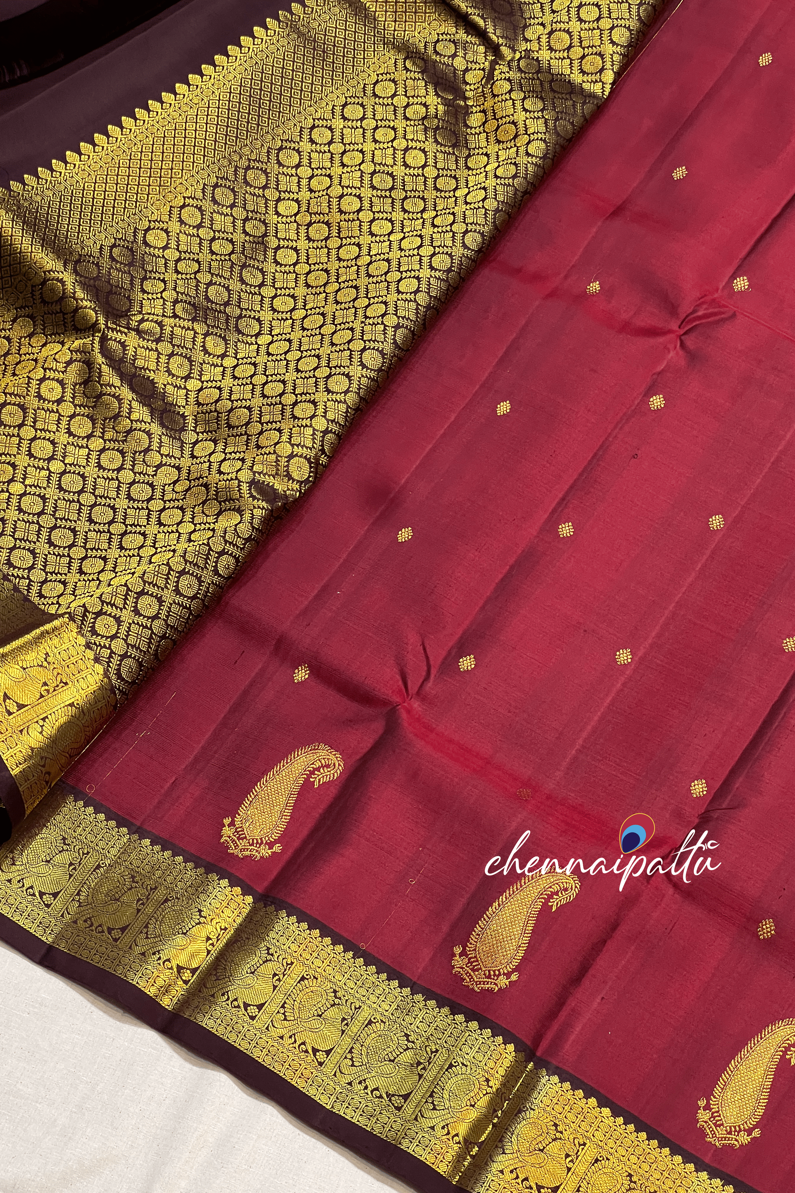 Vinusha : Kanchipuram Soft Silk Saree - A Cascade of Timeless Grace with Contrast Blouse Piece