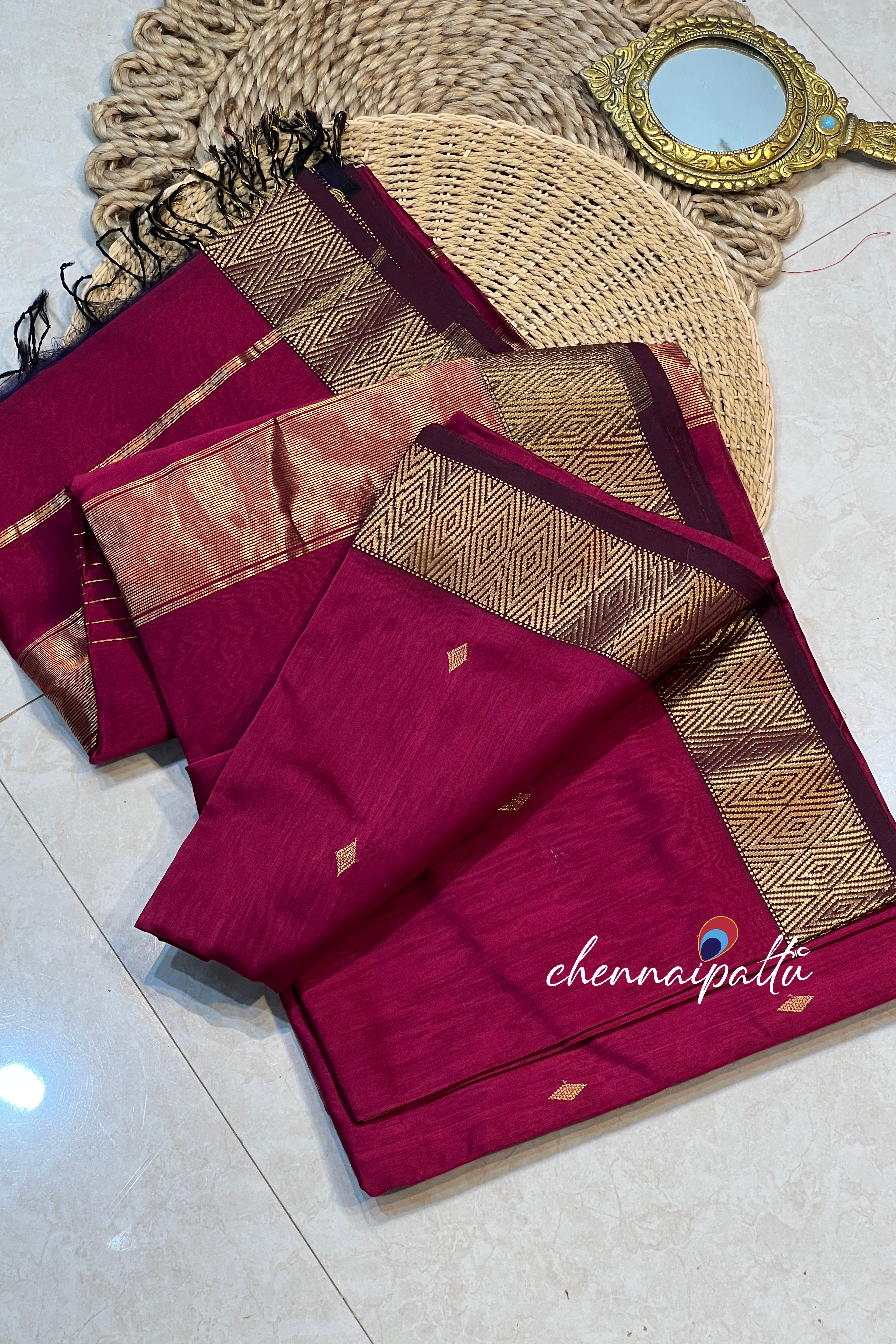 Mahesh : Maheshwari Silk Cotton Saree - A Symphony of Regal Weaves with Contrast Blouse Piece