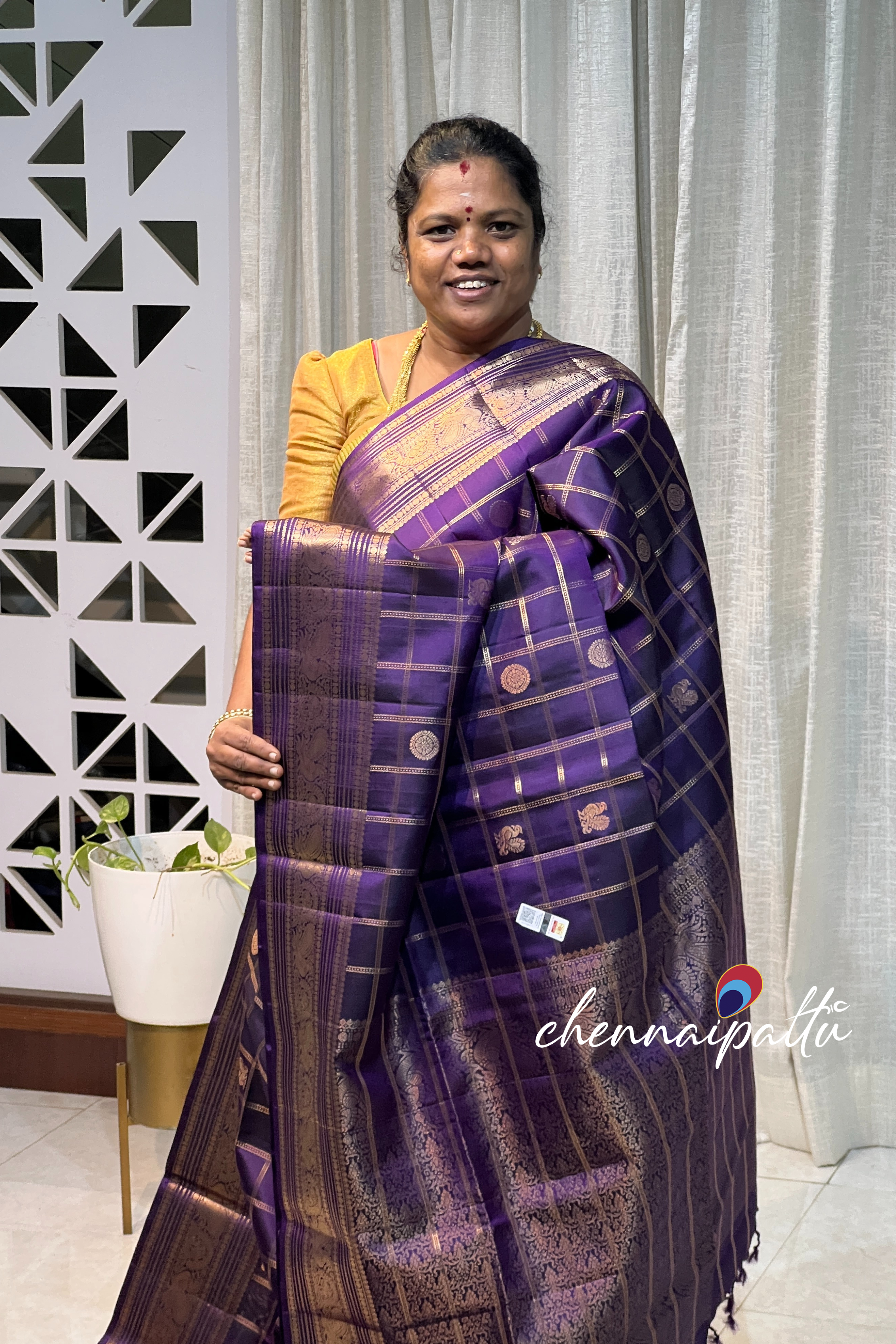 Vinusha : Kanchipuram soft silk - A Cascade of Timeless Grace with Contrast Blouse Piece
