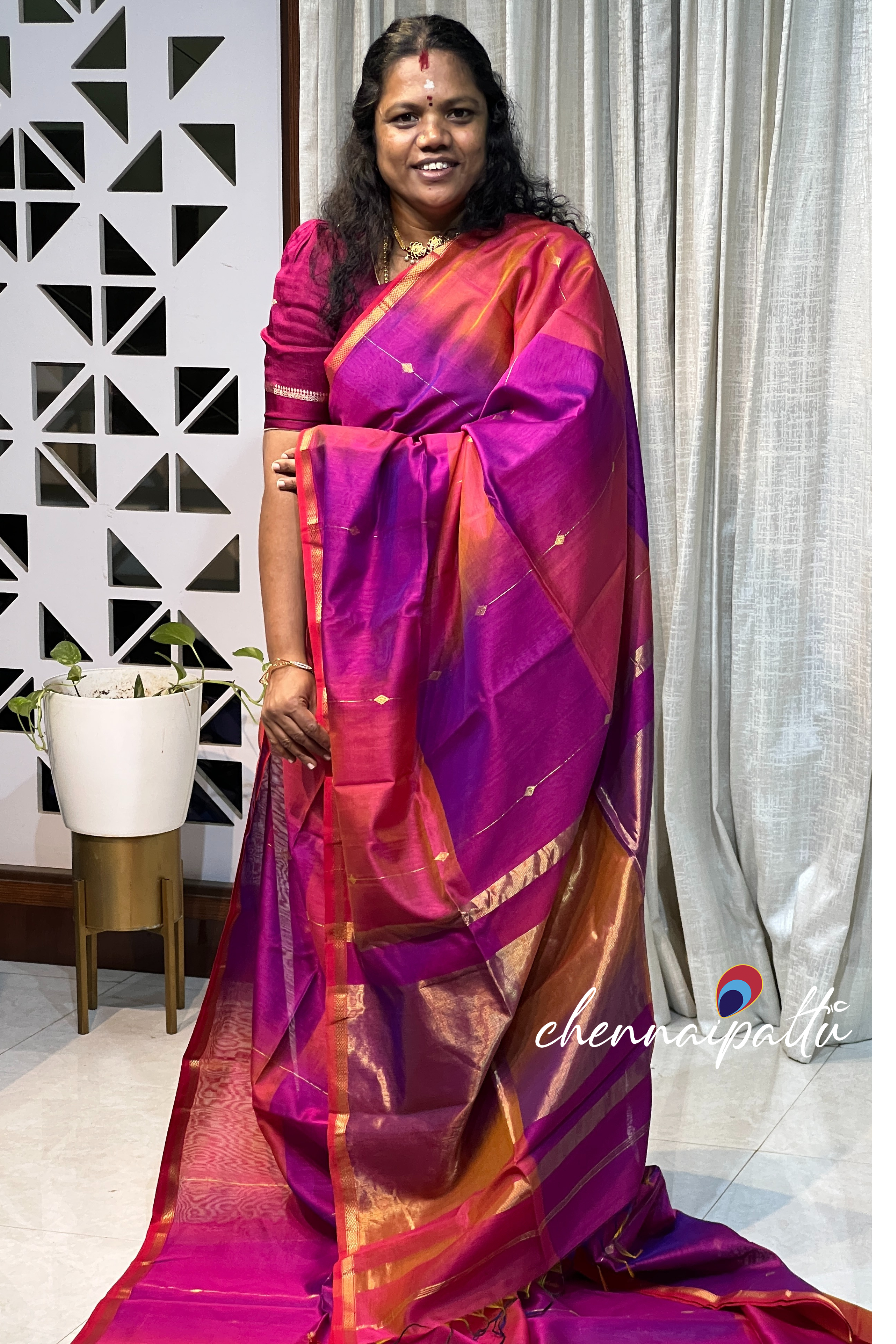 Vinusha : Maheshwari silk cotton - A Cascade of Timeless Grace with Contrast Blouse Piece