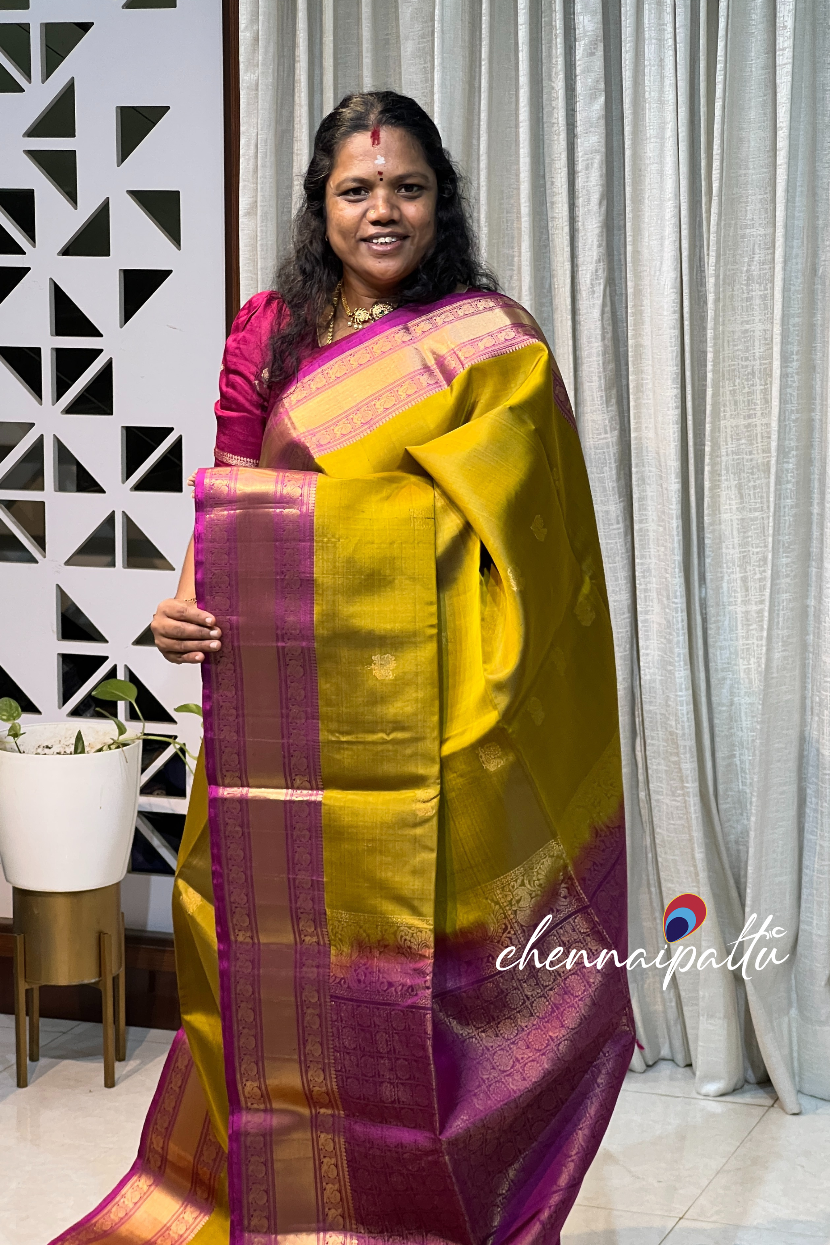 Vinusha : Kanchipuram Silk Saree - A Cascade of Timeless Grace with Contrast Blouse Piece