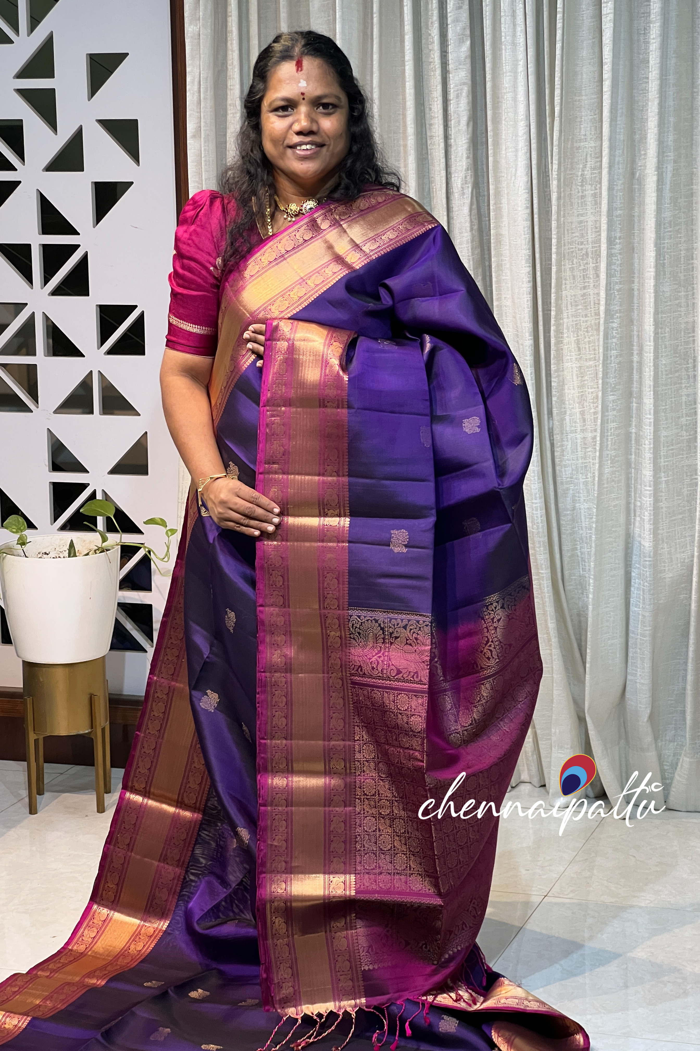 Vinusha : Kanchipuram Silk Saree - A Cascade of Timeless Grace with Contrast Blouse Piece