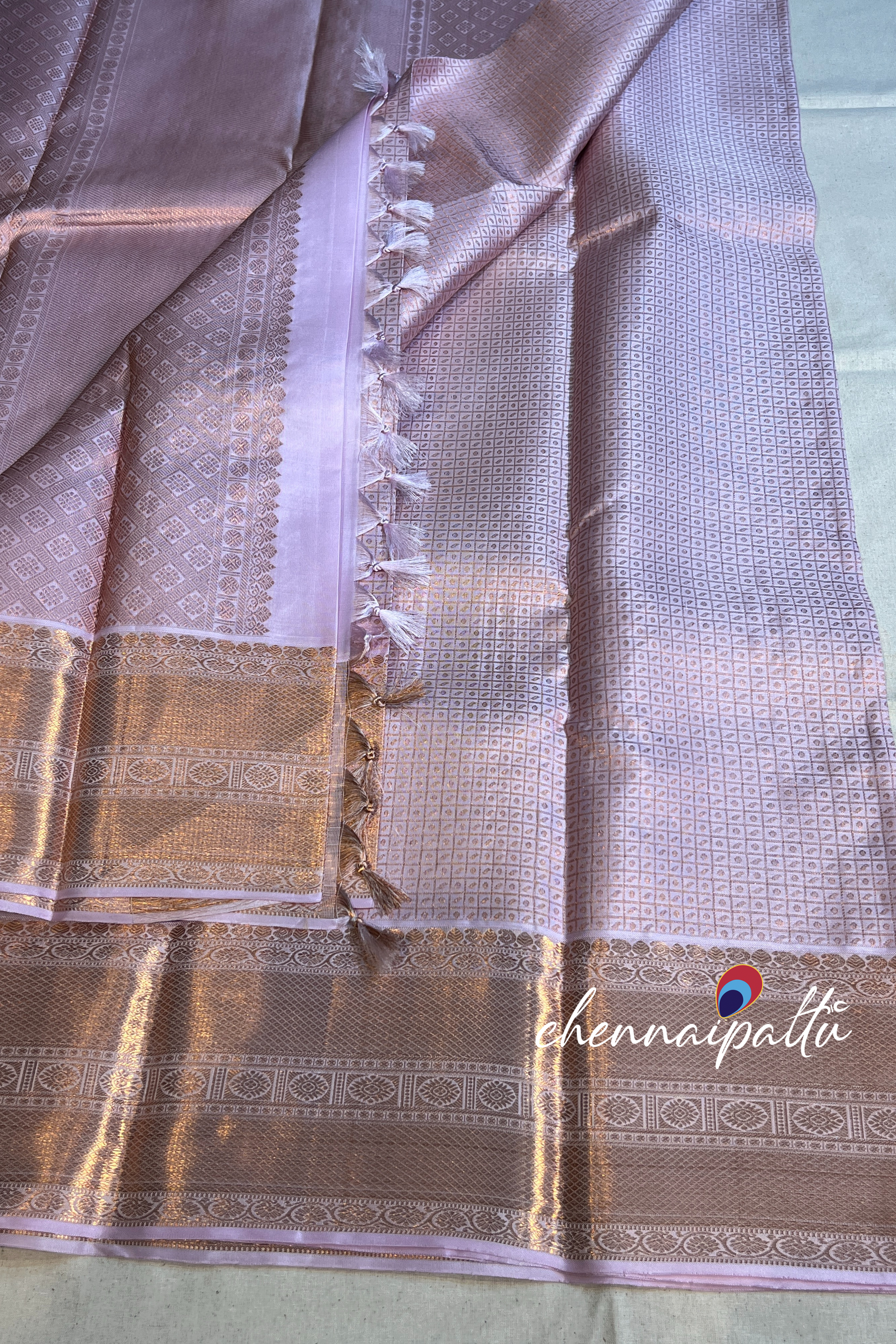 Vinusha : Kanchipuram soft silk - A Cascade of Timeless Grace with Contrast Blouse Piece