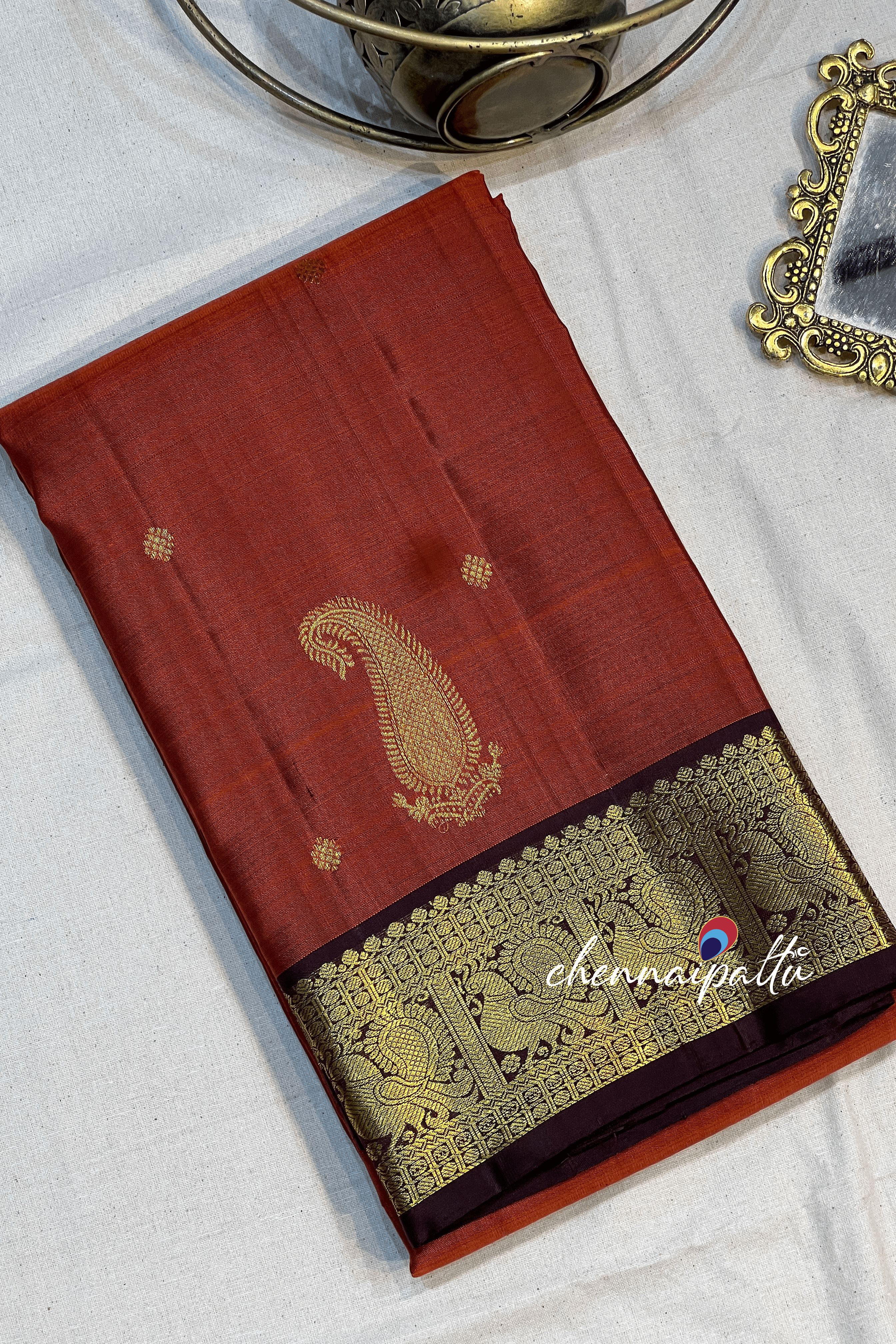 Vinusha : Kanchipuram Soft Silk Saree - A Cascade of Timeless Grace with Contrast Blouse Piece
