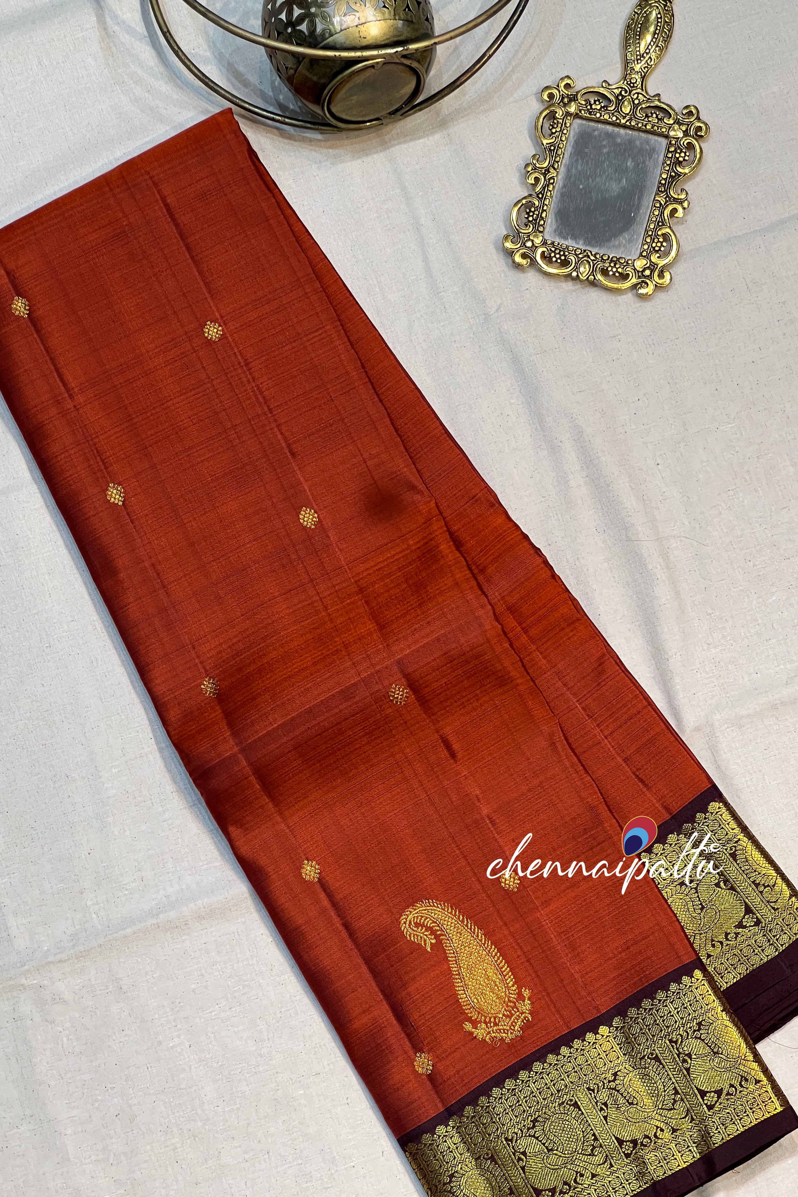 Vinusha : Kanchipuram Soft Silk Saree - A Cascade of Timeless Grace with Contrast Blouse Piece