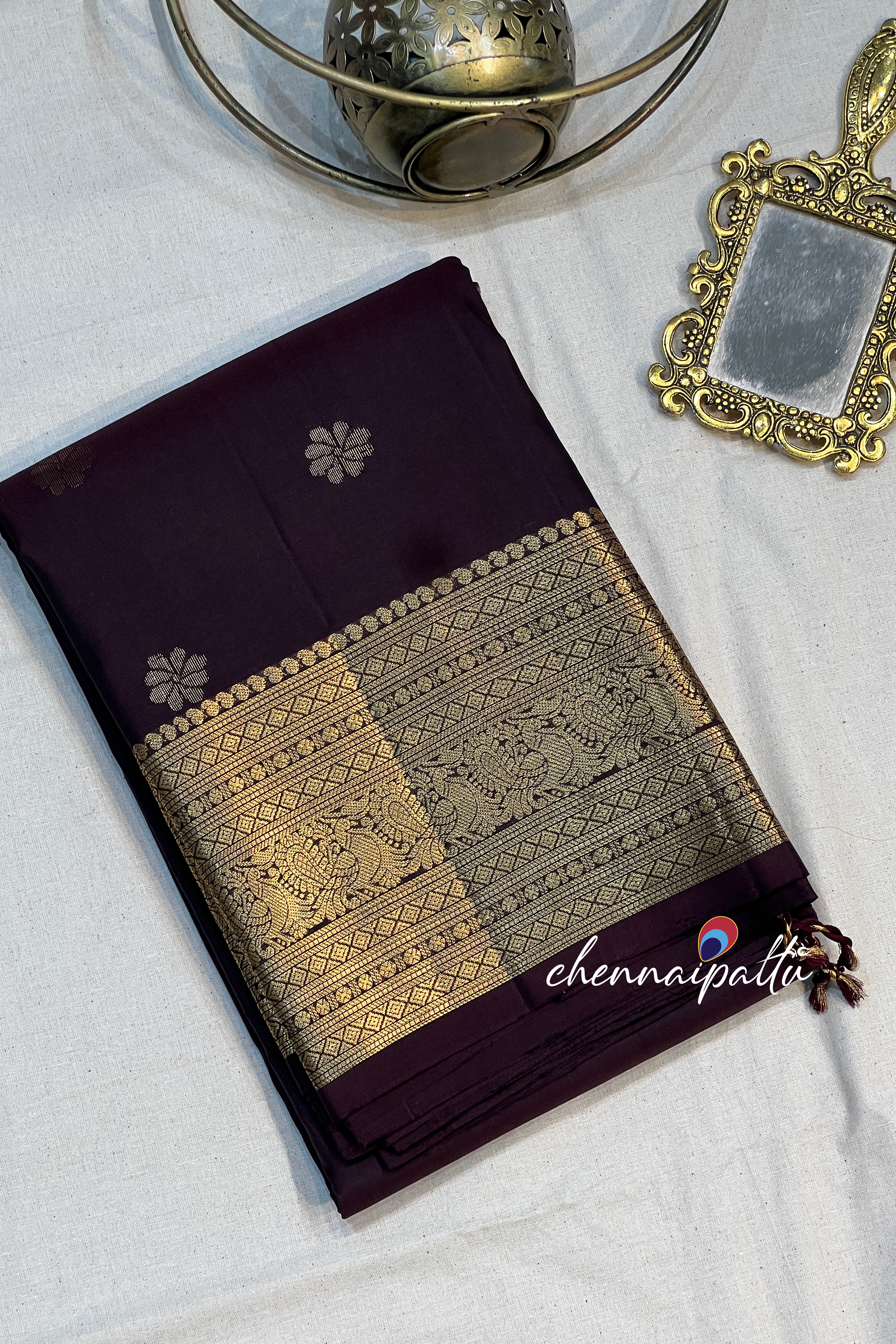 Vinusha : Kanchipuram Soft Silk Saree - A Cascade of Timeless Grace with Contrast Blouse Piece
