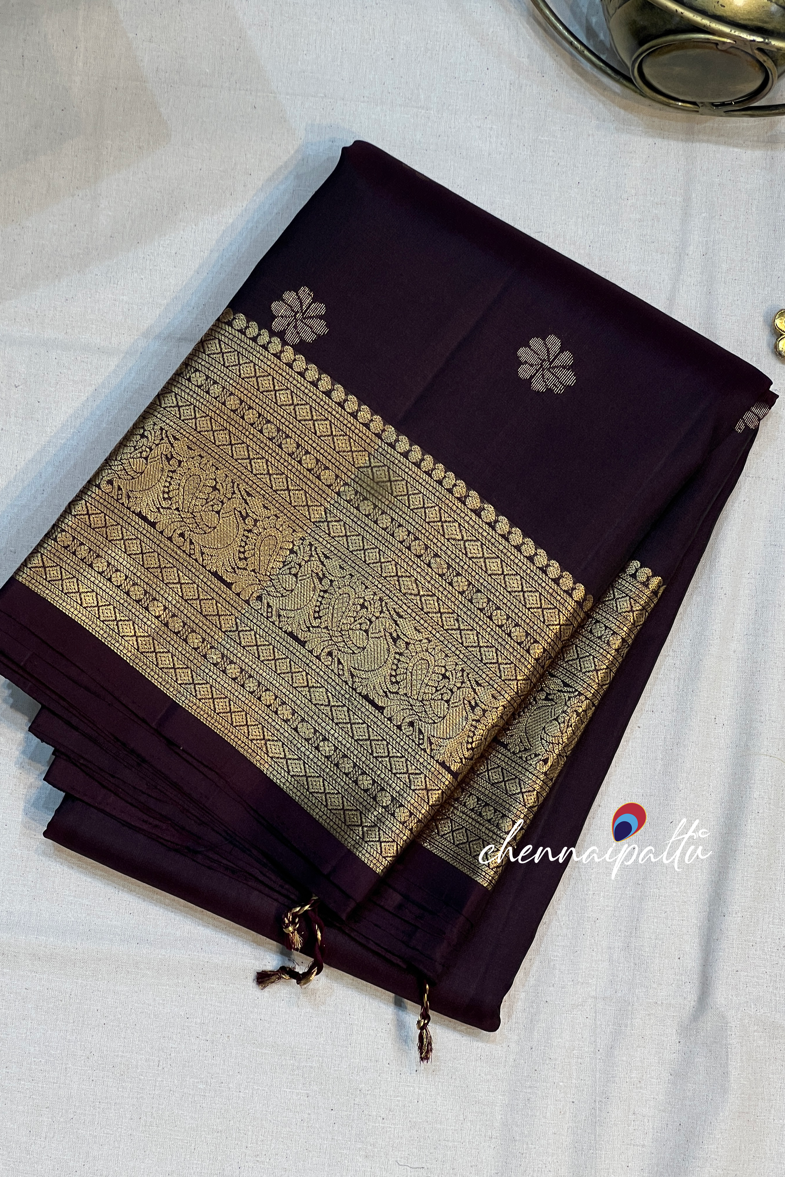 Vinusha : Kanchipuram Soft Silk Saree - A Cascade of Timeless Grace with Contrast Blouse Piece