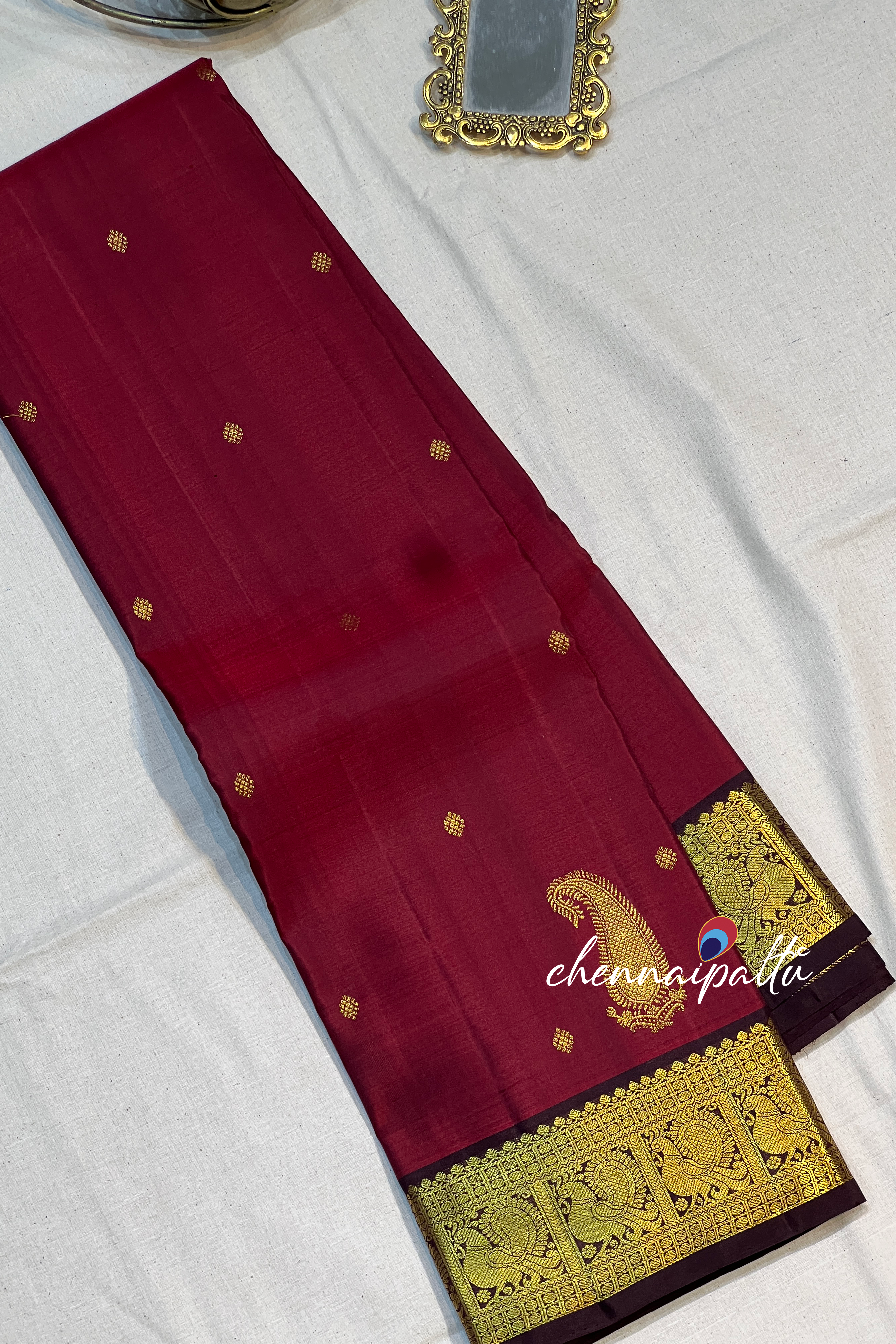 Vinusha : Kanchipuram Soft Silk Saree - A Cascade of Timeless Grace with Contrast Blouse Piece