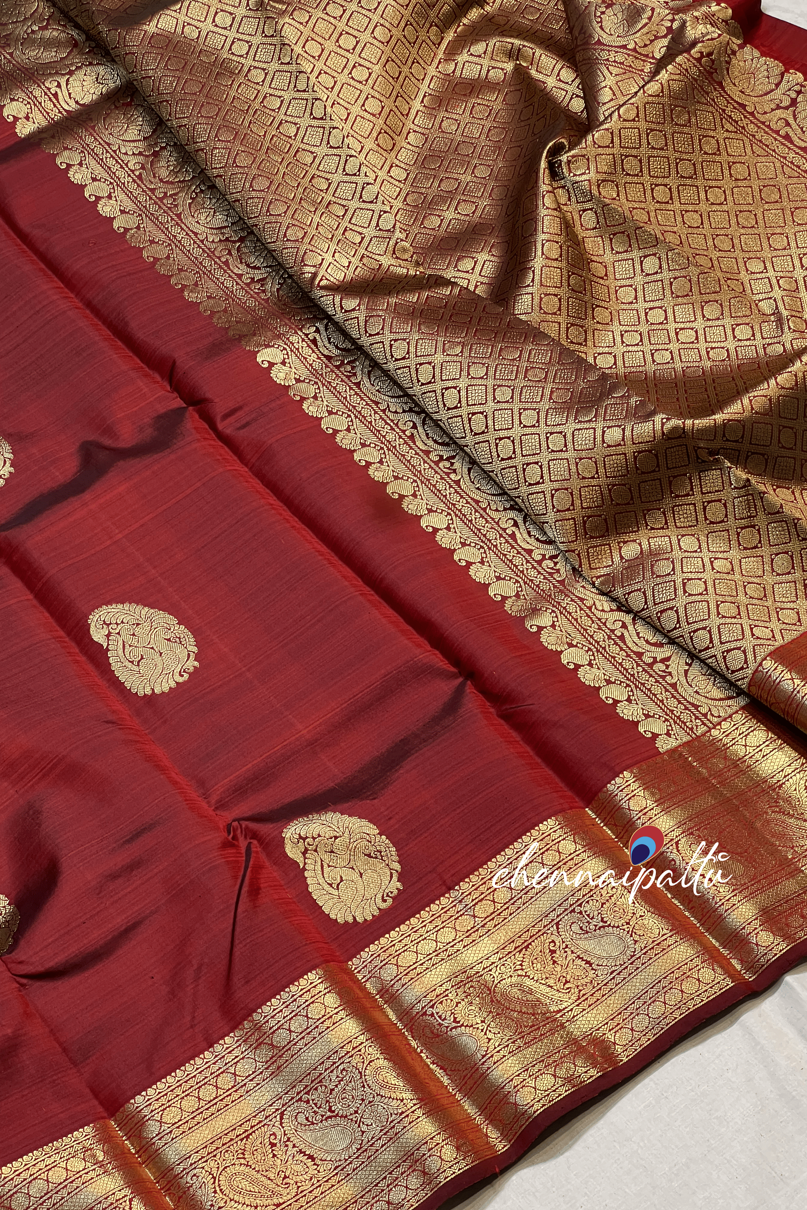 Vinusha : Kanchipuram Soft Silk Saree - A Cascade of Timeless Grace with Contrast Blouse Piece
