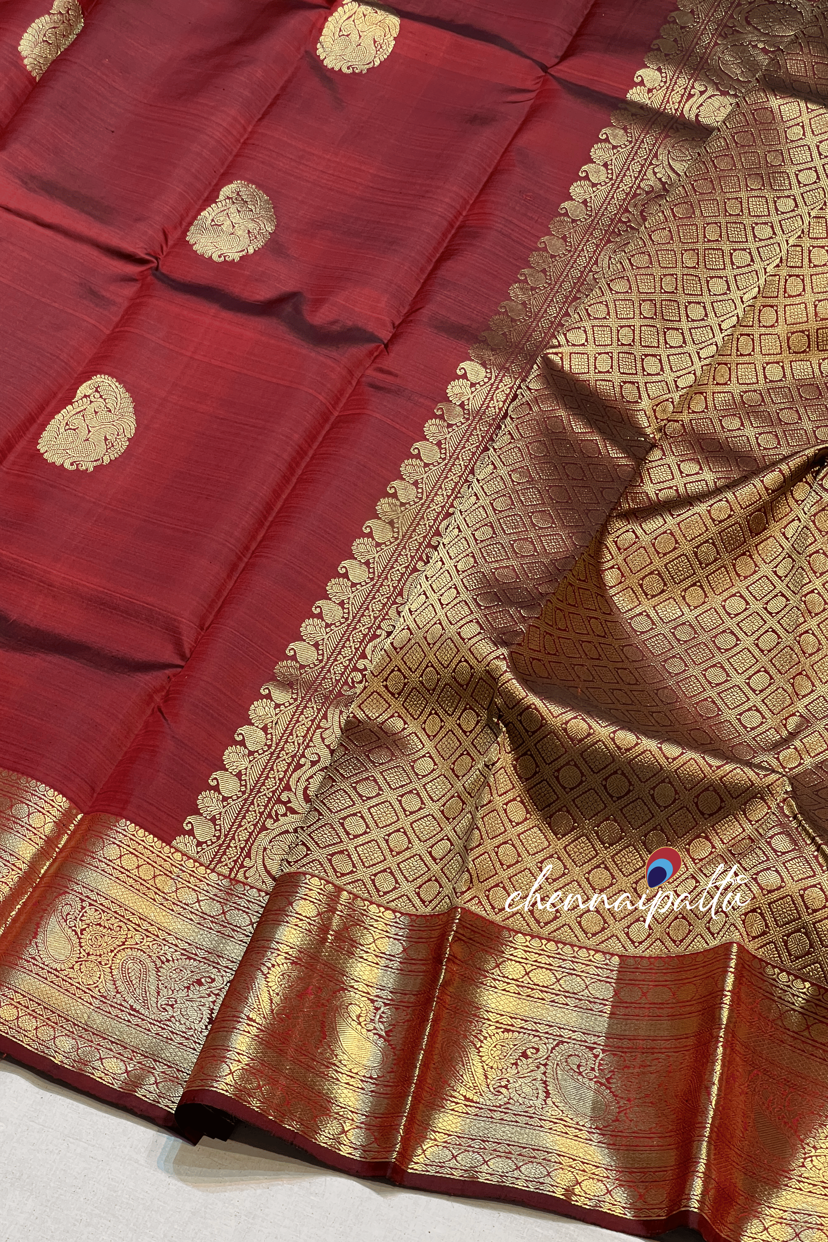 Vinusha : Kanchipuram Soft Silk Saree - A Cascade of Timeless Grace with Contrast Blouse Piece