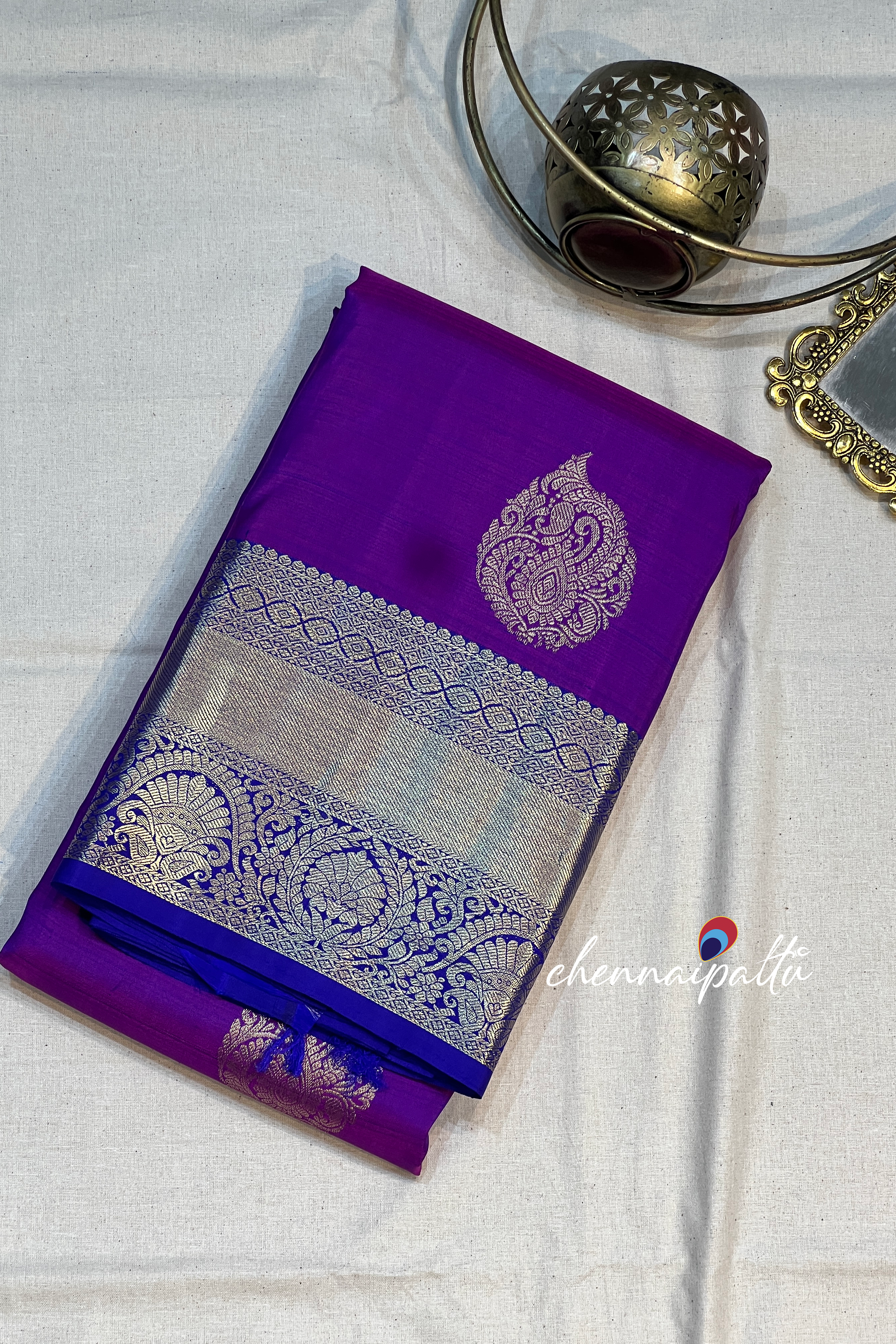 Vinusha : Kanchipuram Soft Silk Saree - A Cascade of Timeless Grace with Contrast Blouse Piece