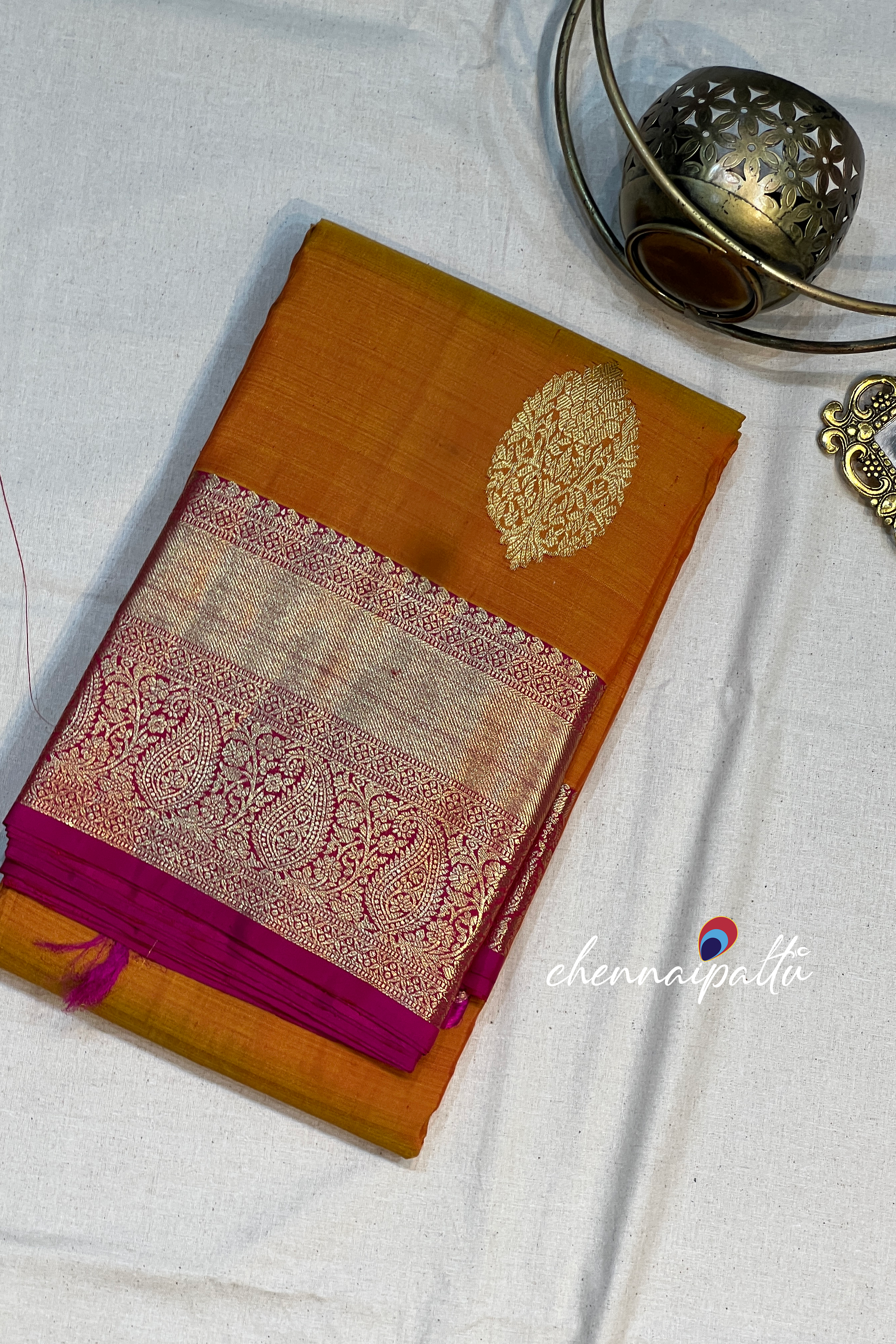 Vinusha : Kanchipuram Soft Silk Saree - A Cascade of Timeless Grace with Contrast Blouse Piece