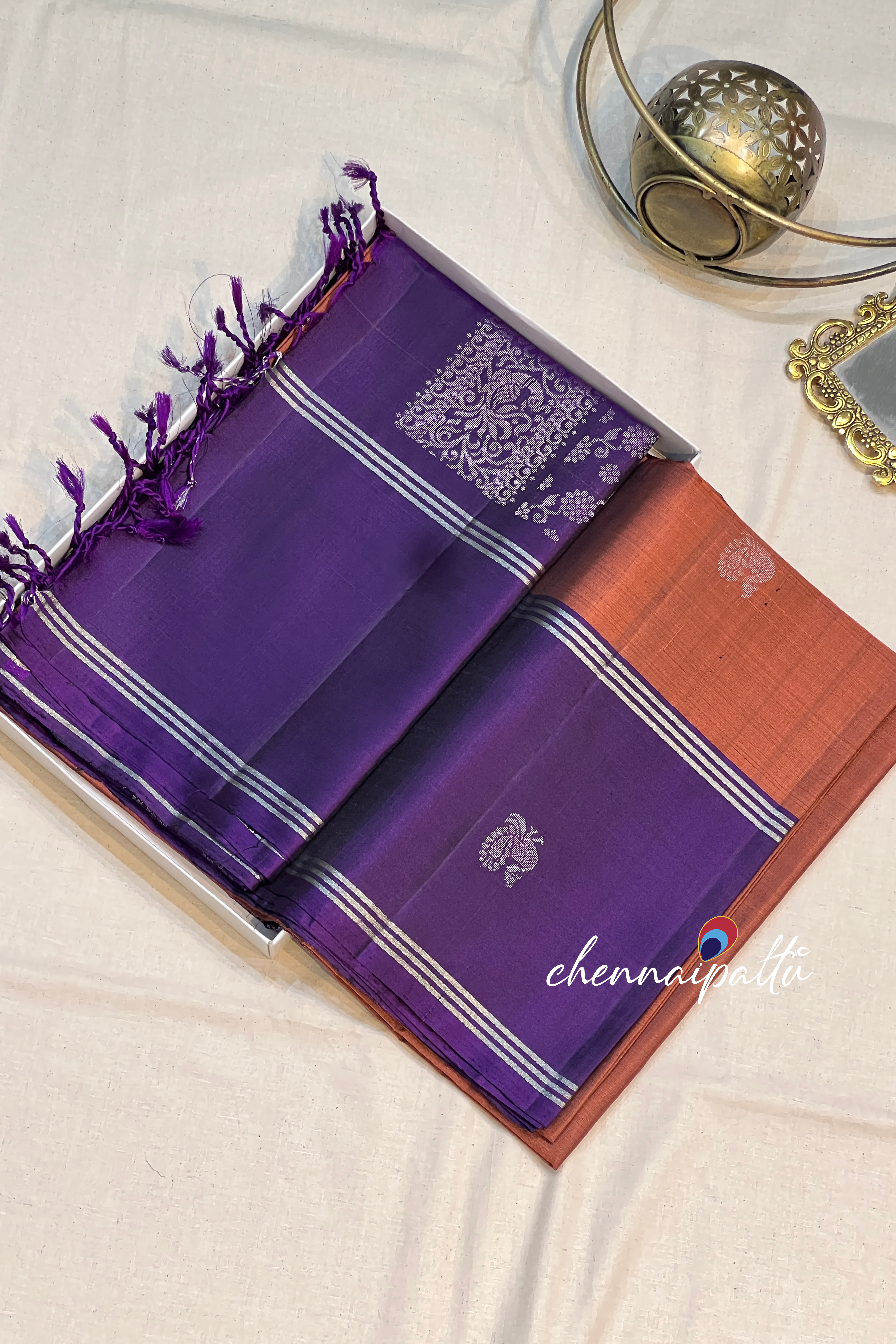 Vinusha :Kanchipuram Soft Silk Saree - A Cascade of Timeless Grace with Contrast Blouse Piece