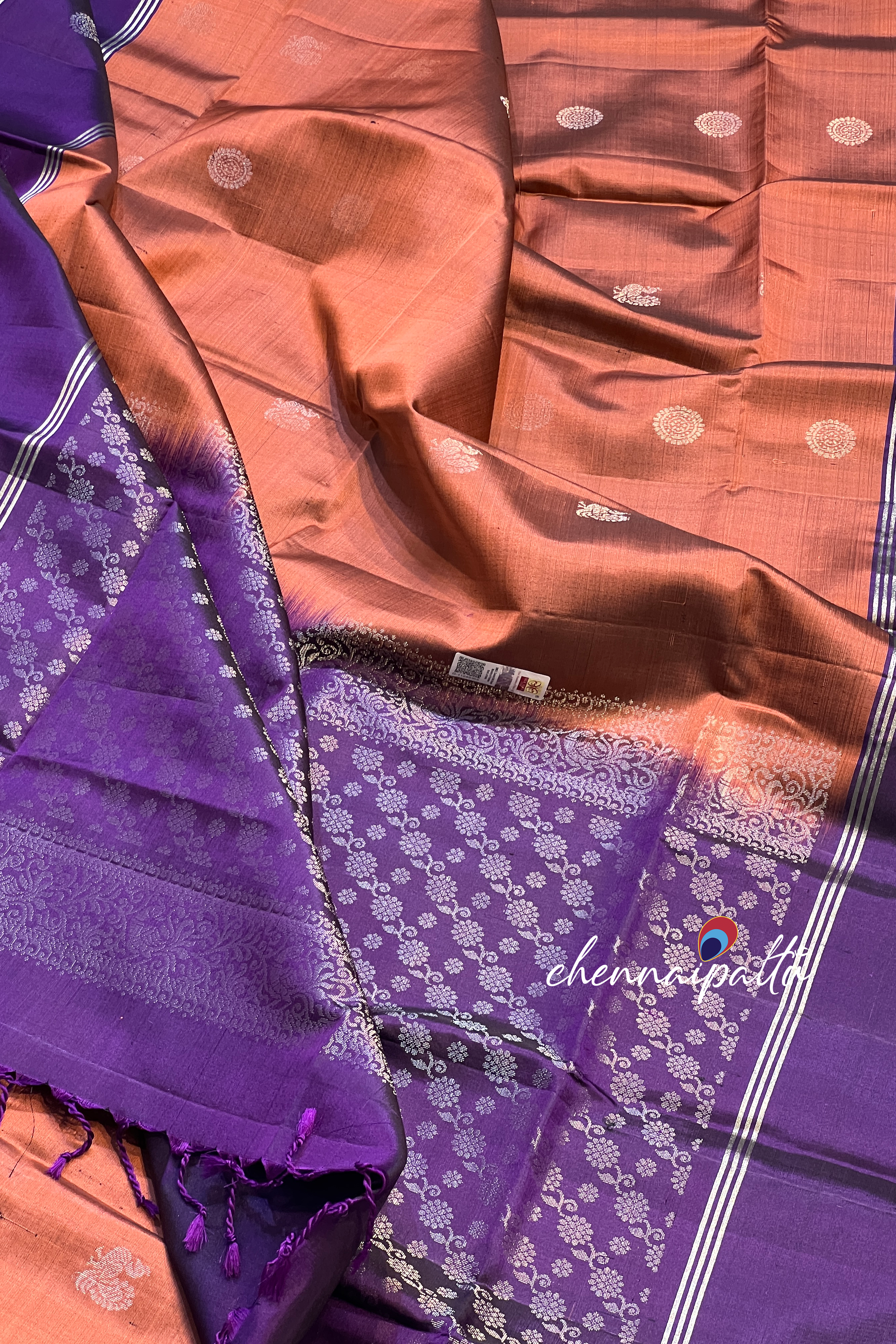 Vinusha :Kanchipuram Soft Silk Saree - A Cascade of Timeless Grace with Contrast Blouse Piece