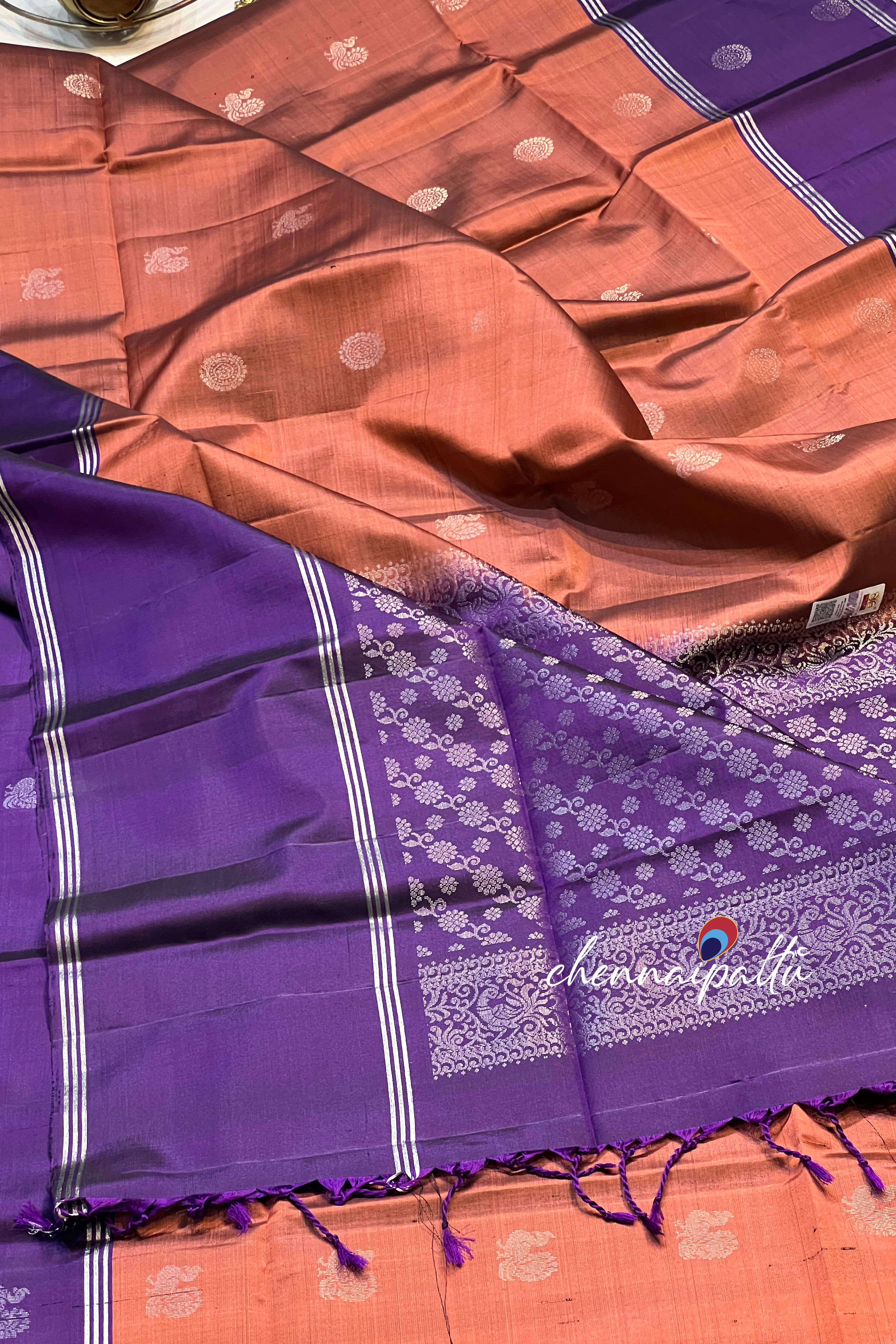 Vinusha :Kanchipuram Soft Silk Saree - A Cascade of Timeless Grace with Contrast Blouse Piece