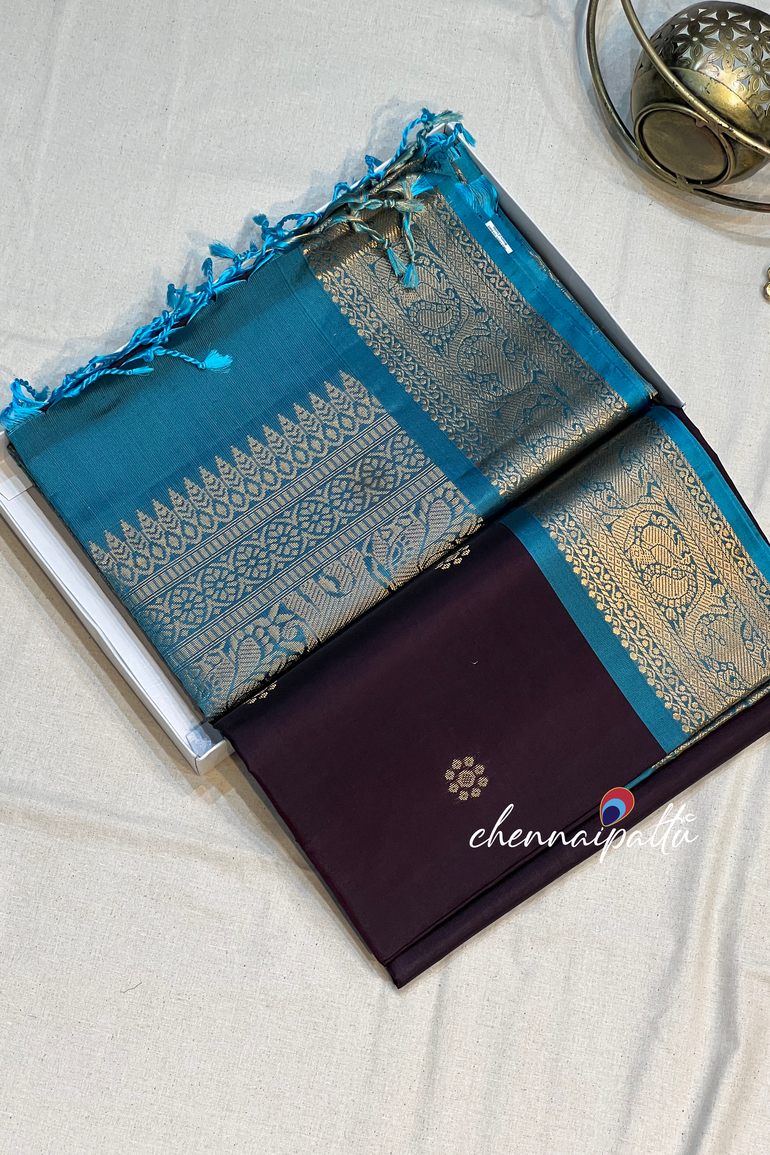 Vinusha : Kanchipuram Soft Silk Saree - A Cascade of Timeless Grace with Contrast Blouse Piece