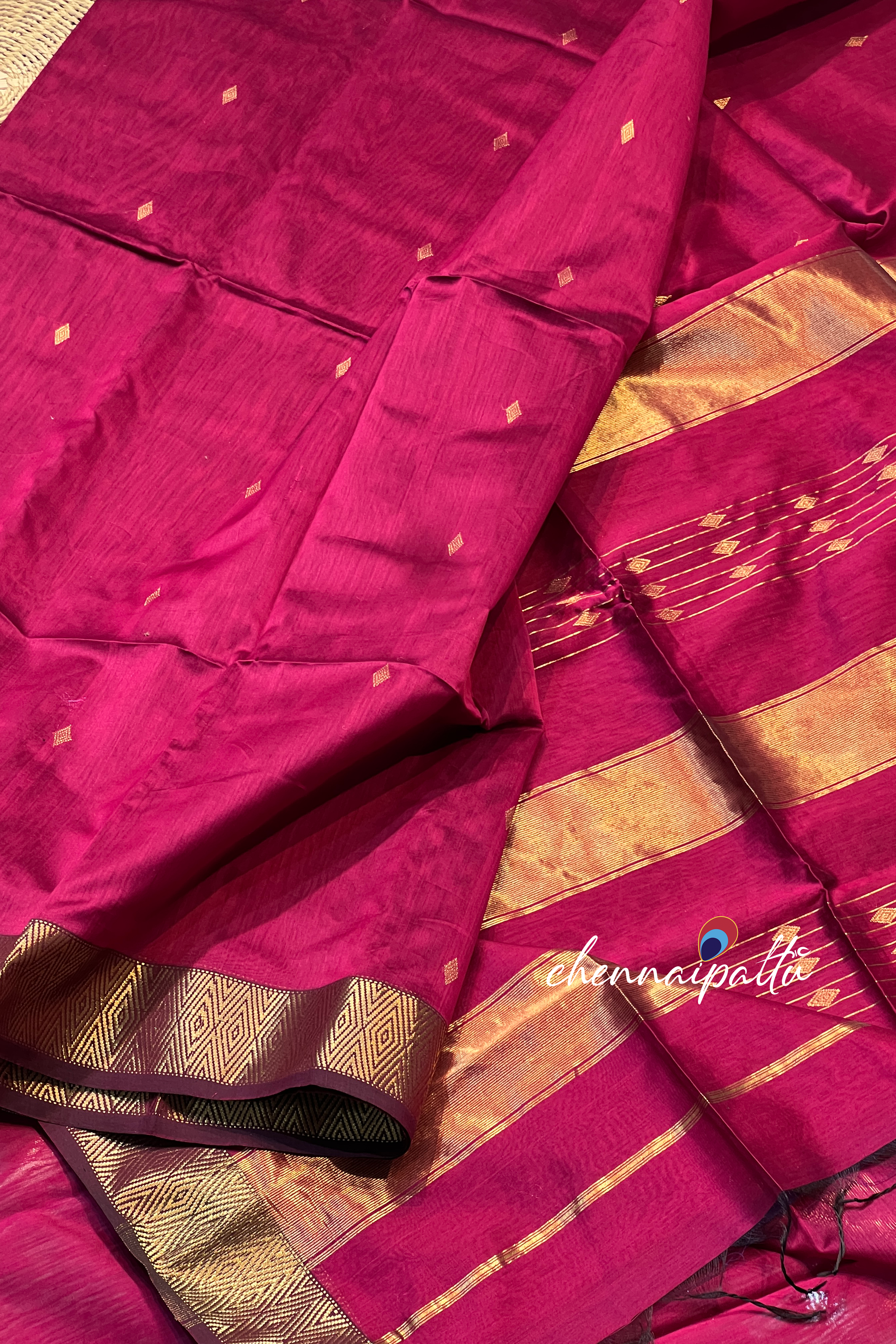 Mahesh : Maheshwari Silk Cotton Saree - A Symphony of Regal Weaves with Contrast Blouse Piece