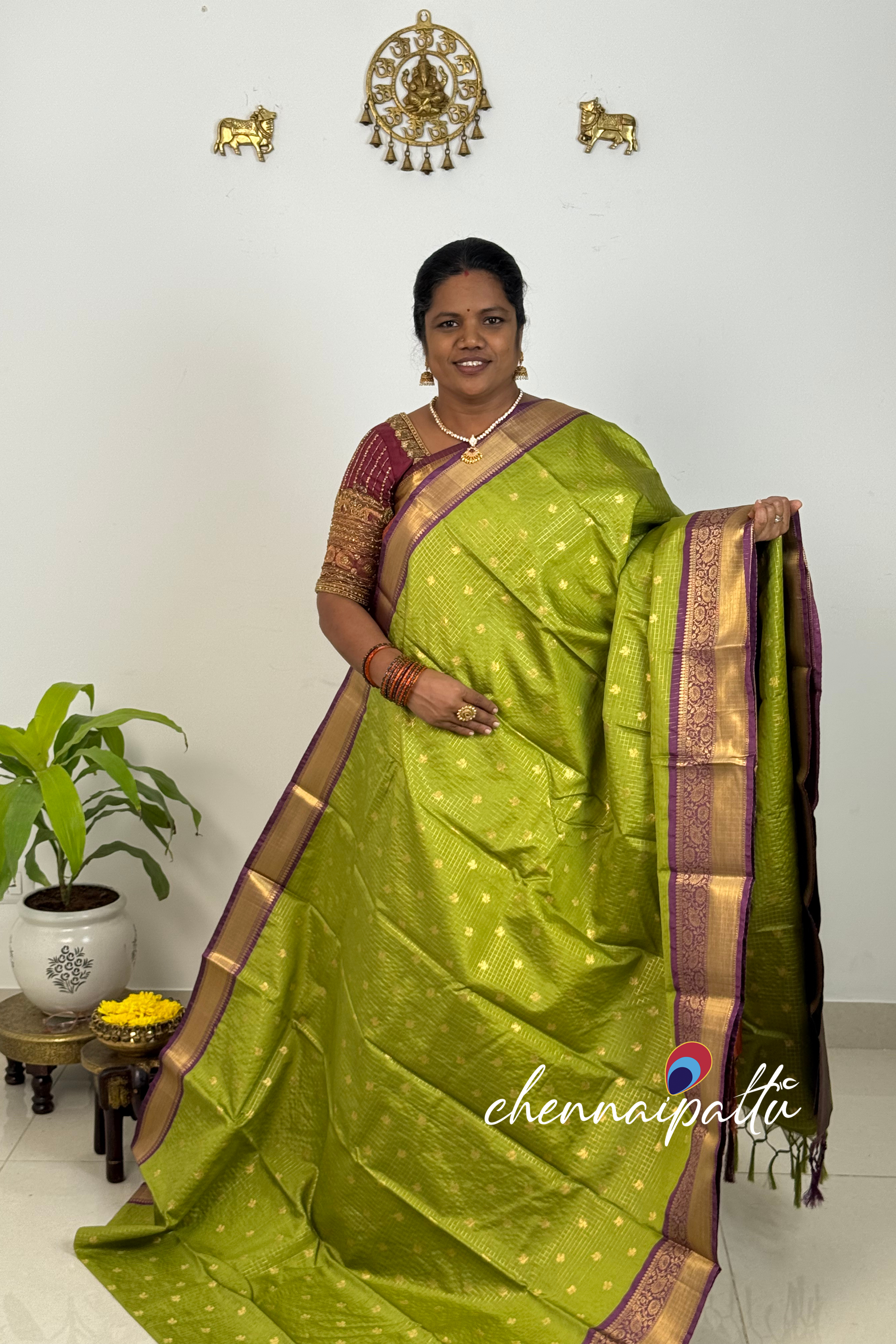 SUNITHA – Vintage Semi Banarasi Saree with Checks | Contrast Blouse Attached