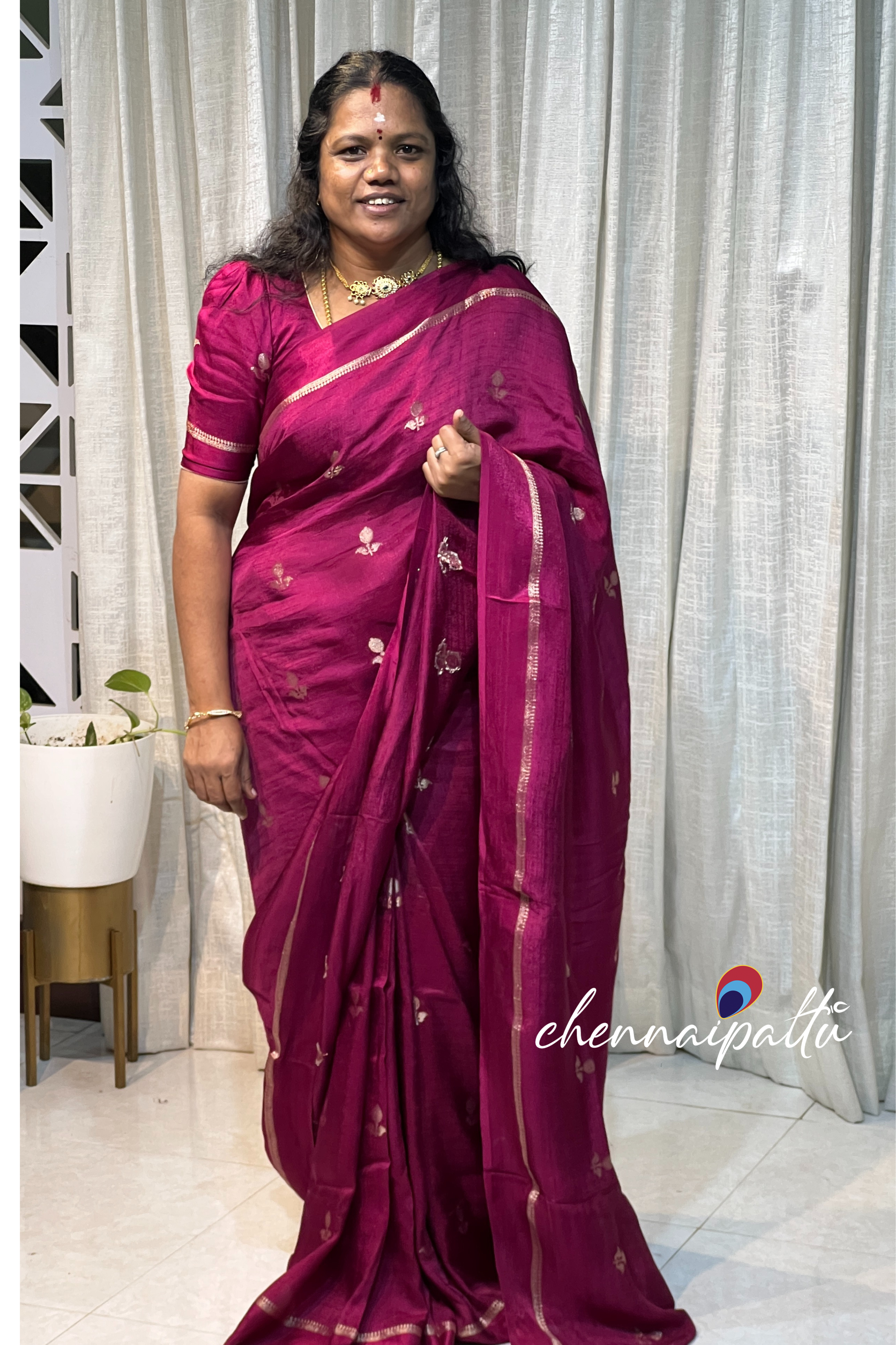 Vinusha : Viscose crepe Saree - A Cascade of Timeless Grace with Contrast Blouse Piece