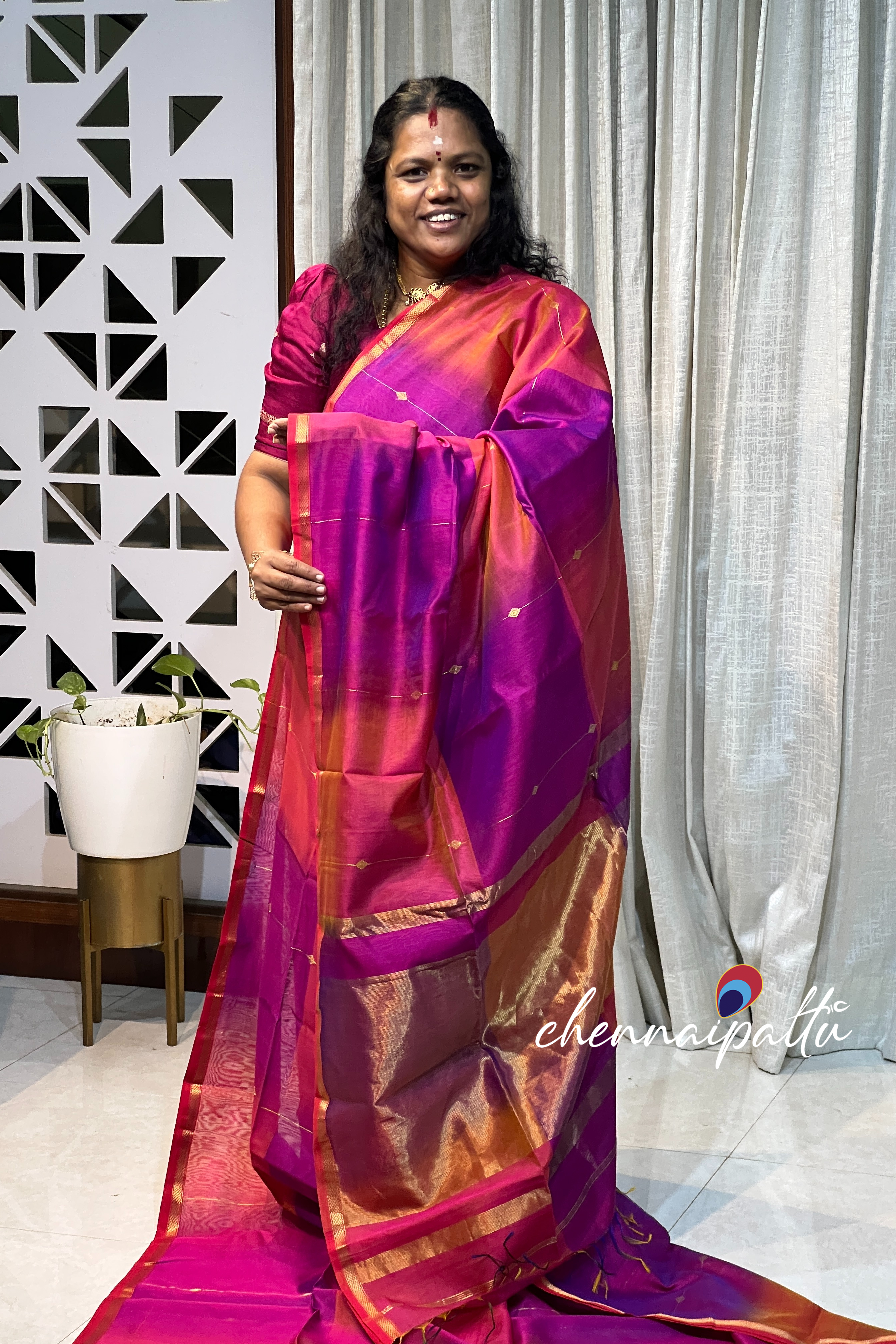 Vinusha : Maheshwari silk cotton - A Cascade of Timeless Grace with Contrast Blouse Piece