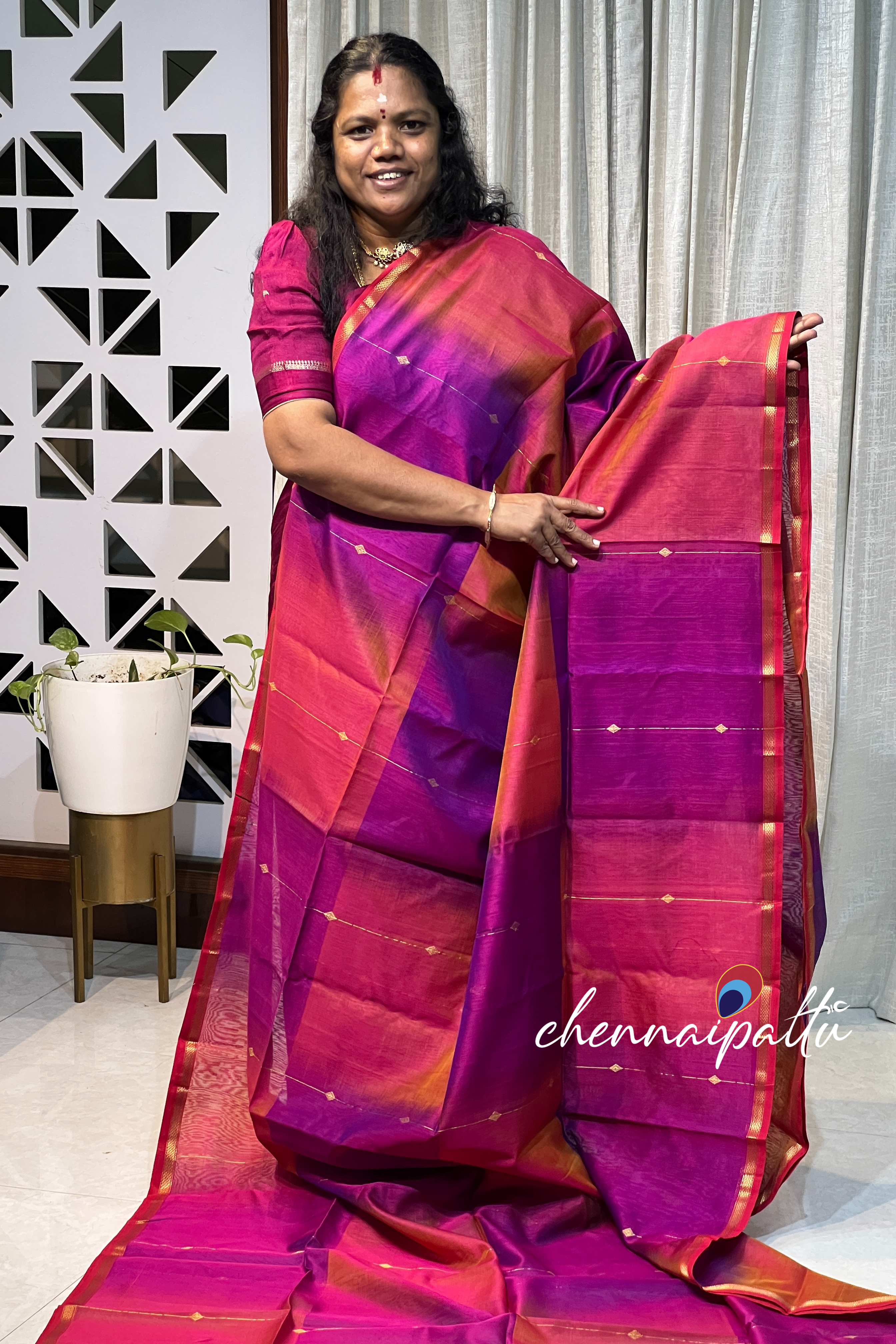 Vinusha : Maheshwari silk cotton - A Cascade of Timeless Grace with Contrast Blouse Piece