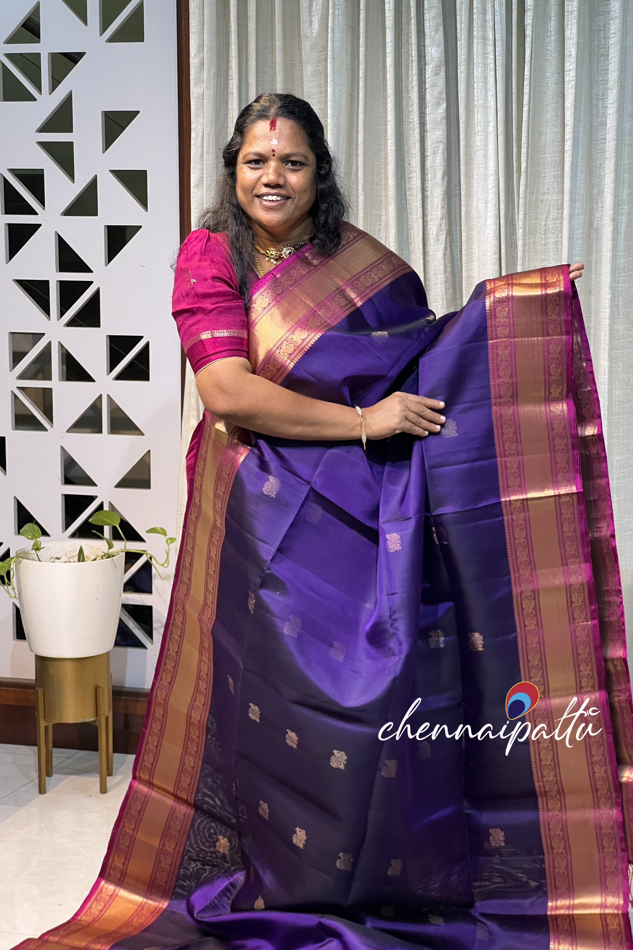 Vinusha : Kanchipuram Silk Saree - A Cascade of Timeless Grace with Contrast Blouse Piece