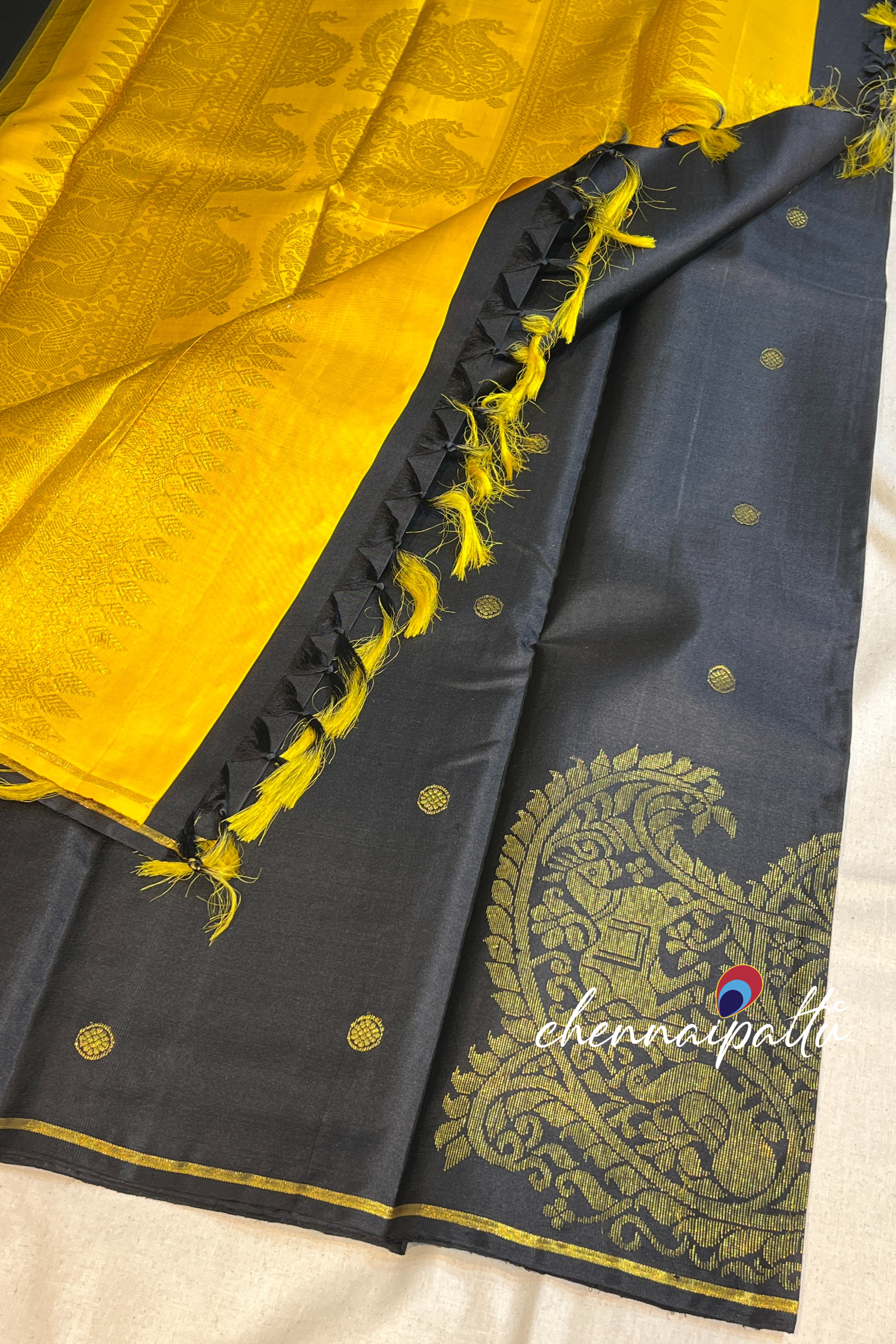 Vinusha : Kanchipuram soft silk - A Cascade of Timeless Grace with Contrast Blouse Piece