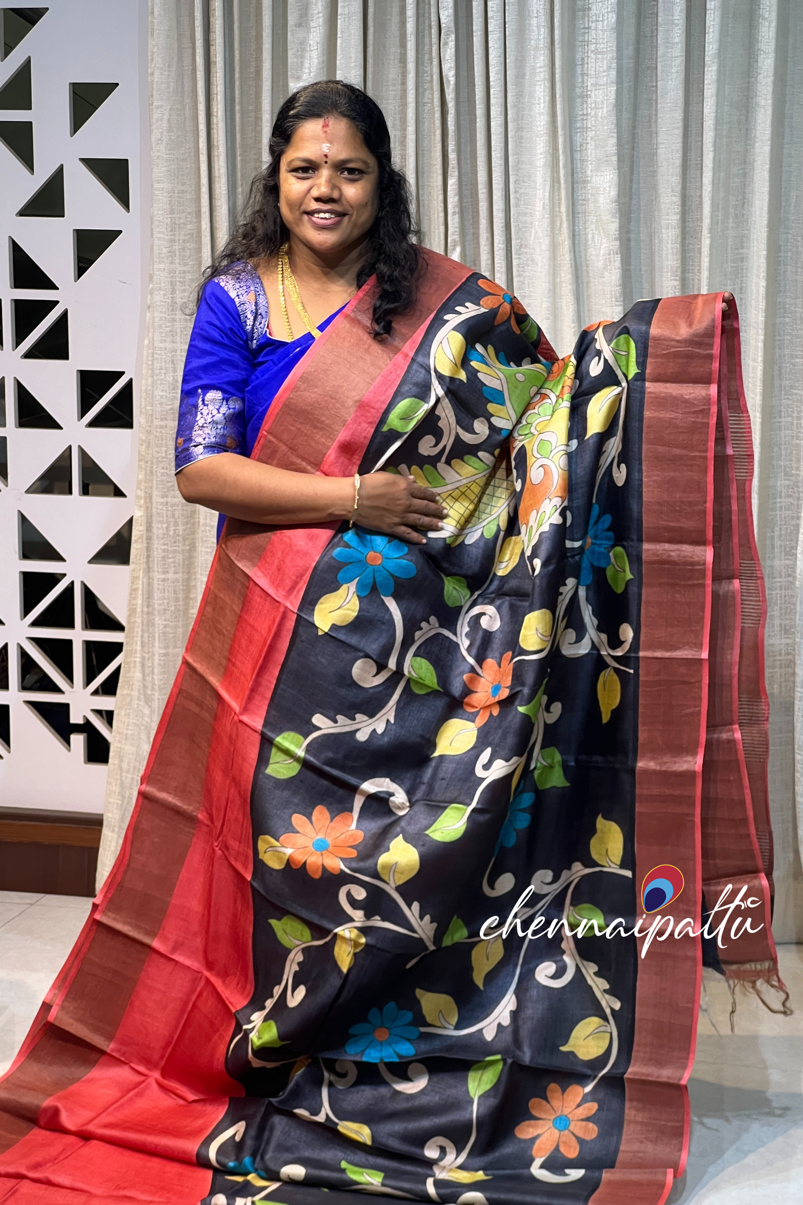 Vinusha : Kanchipuram soft silk - A Cascade of Timeless Grace with Contrast Blouse Piece