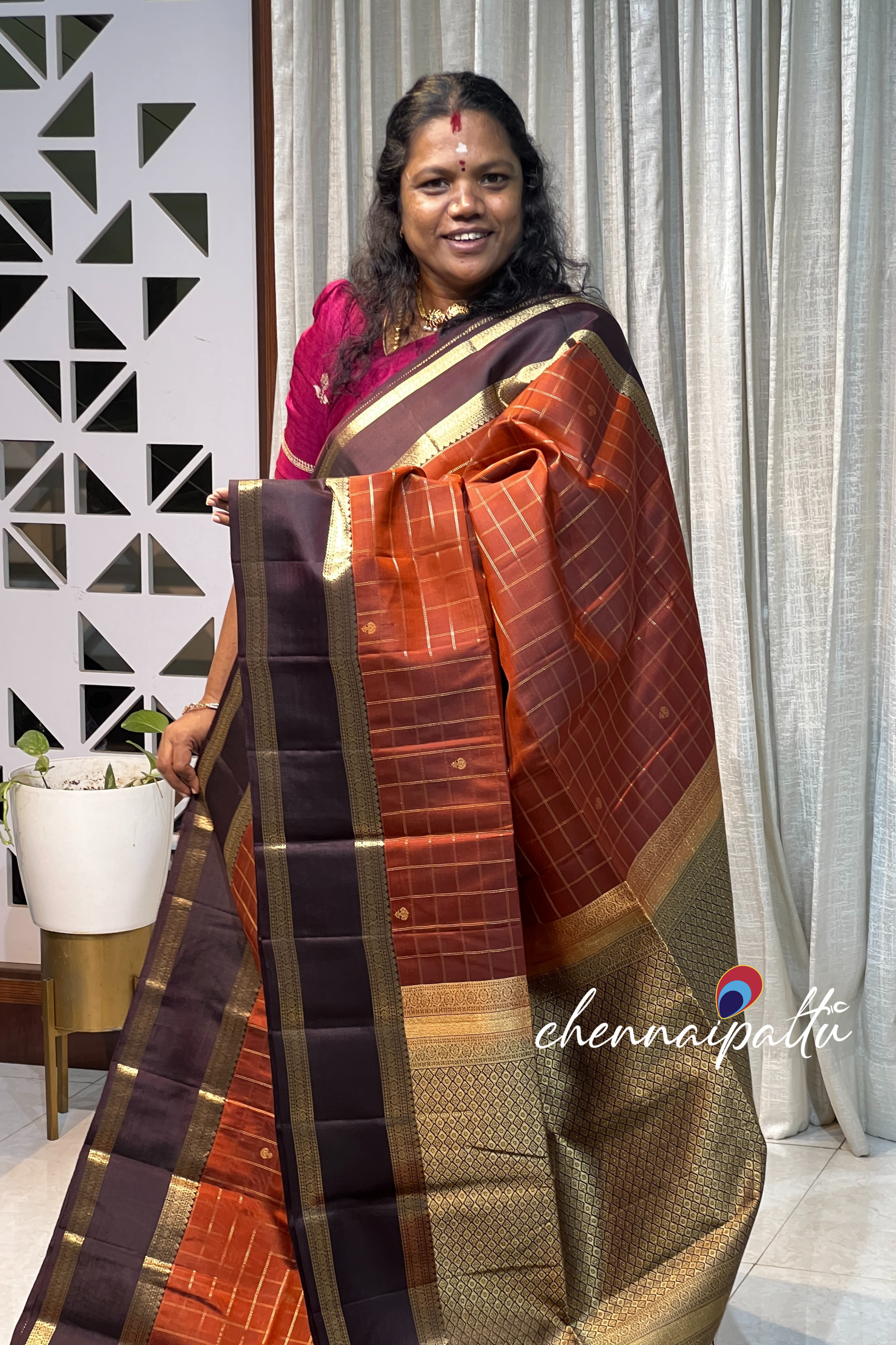 Vinusha : Kanchipuram Silk Saree - A Cascade of Timeless Grace with Contrast Blouse Piece